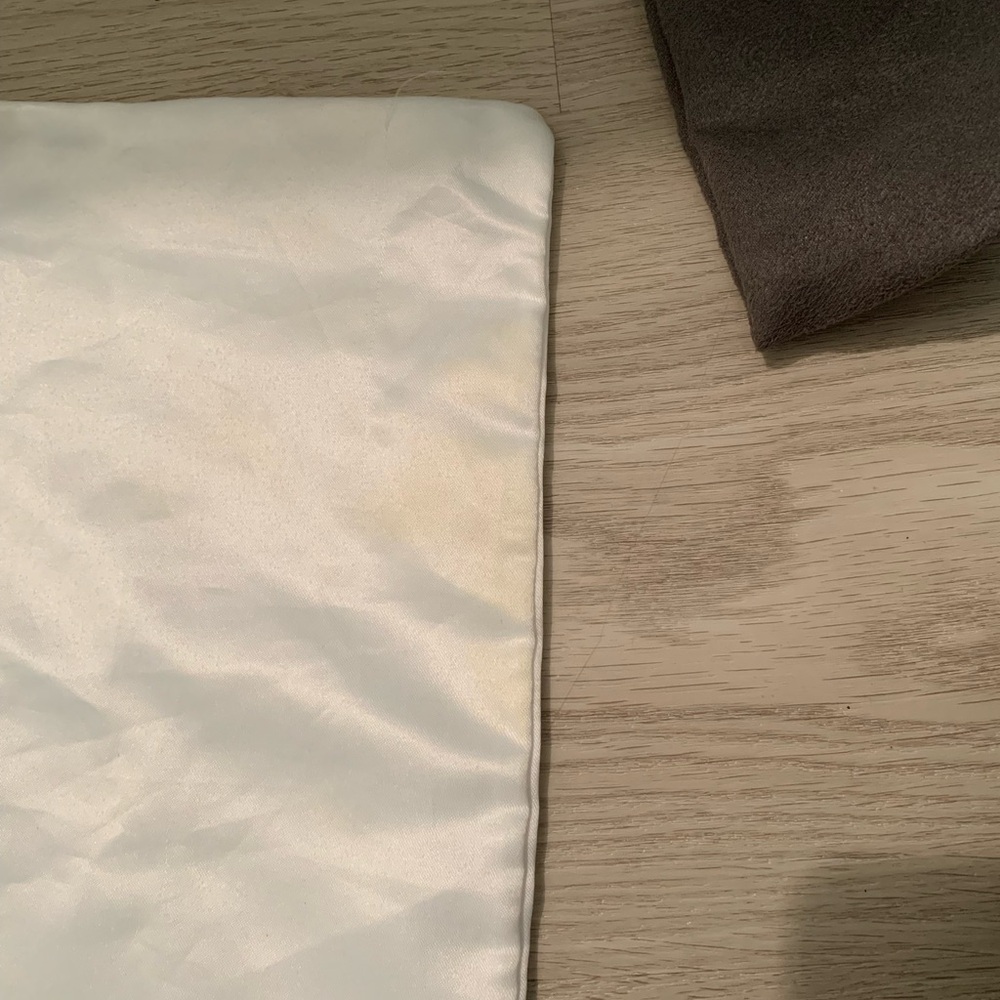 Gucci White Dust Bag with Black Logo - Picture 3 of 7